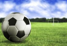 Moterys irgi žaidžia futbolą