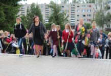 Mokyklose skambutis paskelbė naują mokslo metų pradžią