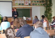 Pažintį su „mistine institucija“ pradeda mokyklos suole