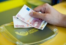 Apsimetę savivaldybių darbuotojais sukčiai vilioja iš senjorų pinigus