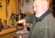 Medžio drožėjas žada atiduoti duoklę bitėms