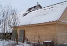 Šeštadienį ugnis siautė dviejuose pastatuose