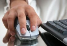 Kokia atsakomybė gresia už nelegalų informacijos siuntimąsi internetu?