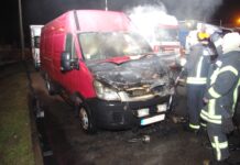 Antrąją šv. Velykų dieną liepsnojo automobilis
