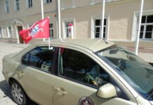 Pasieniečių dieną VSAT automobiliai papuošti istorinėmis Lietuvos vėliavėlėmis