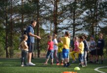 Vaikystėje su kamuoliu miegodavęs treneris Utenoje ugdys futbolo žvaigždes