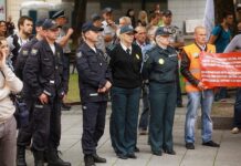 Statutiniai pareigūnai sirenomis seimūnams priminė netesėtus pažadus