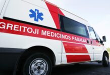 Savaitgalio nelaimės: vienas vyras apsinuodijo dujomis, kitą mirtinai prispaudė traktorius