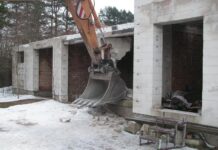Neteisėti statiniai sulyginti su žeme