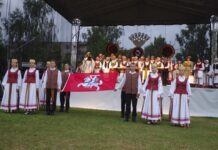 Uteniškiai kanklių ir skudučių koncertu minėjo Lietuvos valstybės dieną