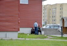 Gyvenimą iš pašalpų pasirinkę veikėjai kuria verslo planus