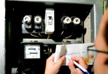 Elektros skaitiklius tikrinantys darbuotojai – tik su specialiais leidimais