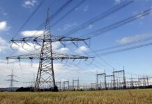 Ūkininkaujantieji šalia elektros linijų turi būti itin apdairūs