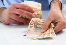 Keturioms greitųjų kreditų bendrovėms – tūkstantinės baudos už neatsakingą skolinimą
