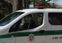 Policijos pareigūnai nukentėjo nuo girto jaunuolio