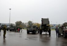 Atsisveikindami kariai Utenoje demonstravo techniką ir ginkluotę