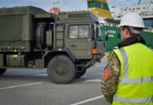 Į Lietuvą pratyboms atgabenta NATO vadavietės įranga