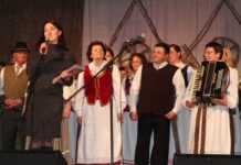 Kuktiškių kultūros židinys šildė žiūrovus trankiomis melodijomis