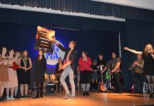 Muzikinių apdovanojimų fiestoje – jaunatviškas šėlsmas