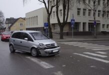 Avarija Utenoje: senjoras nepraleido automobilio, sulankstytas kelio ženklas