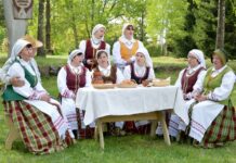 Tauragniškiai apdainavo žydinčias vyšnias