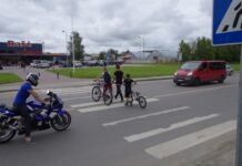 Perėjoje užpalietis partrenkė berniuką ir spruko