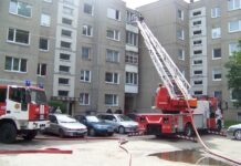 Taikos gatvėje degė butas