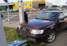 Senjoras sankryžą kirto degant raudonam šviesoforo signalui