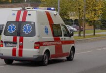 Nelaimė gatvėje: sutrikus sveikatai mirė mikroautobuso vairuotojas