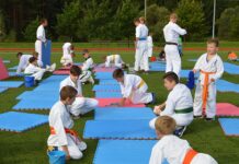 Klubo „Danas“ sportininkai mokosi ne tik karatė meistriškumo