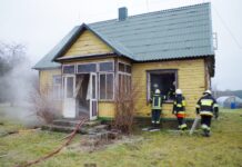 Bėdžių kaime liepsnojo namas