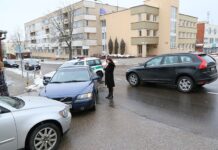 Utenoje susidūrė „Volvo“ automobiliai