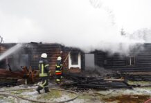 Ugnis visiškai pasiglemžė sodybą Lukošiūnuose