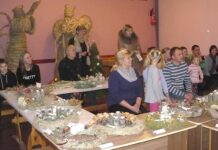 Kalėdinių vainikų paroda sulaukė didelio dalyvių būrio