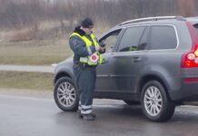 Netikėtas policijos reidas: pareigūnai patikrino daugiau kaip 250 vairuotojų