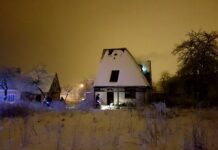 Ugnis siaubė apleistą pastatą