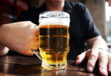 Alaus vagis įsidrąsino: savo žygį į parduotuvę vis kartojo
