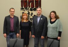 Mokinių krūvis ir namų darbų kiekis turi mažėti