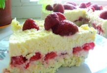 Varškės tortas su braškėmis