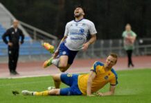 Prapliupęs lietus futbolo aikštelėje atnešė smagų reginį