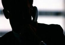 Telefoninių sukčių veikimo schema: skambina policija, sujungia su banku