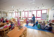 Ragina savivaldybes užtikrinti, kad lėšos švietimui būtų naudojamos efektyviai