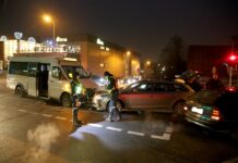 Į taksi mikroautobusą trenkėsi „Audi“