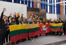 Lietuvos vėliava studentus lydėjo per penkias šalis