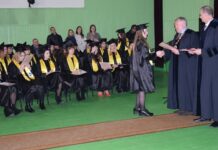 Lietuvos 100-mečio absolventų diplomai – su atminimo ženklu