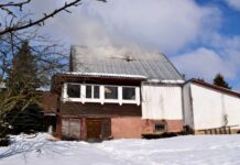 Vosgėlių kaime degė sodo namelis