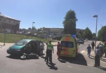 Avarijoje nukentėjo motorolerio vairuotojas