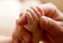 Lietuva remia siūlymą, kad tėvai dalintųsi dalį laiko, skirto vaiko priežiūrai