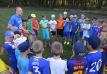 Vieni laukia išvykų, kiti – futbolo