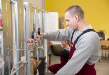 Priėmimas į profesines mokyklas: šiemet daugiausia ruoš inžinerijos ir inžinerinių profesijų specialistų